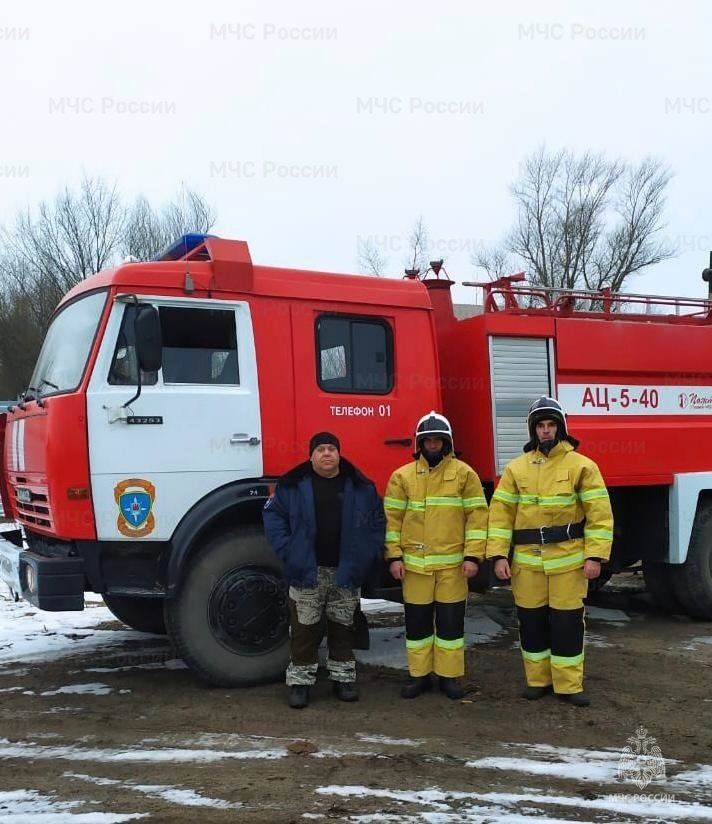 В Тарасовском районе казаки – добровольцы спасли на пожаре мужчину
